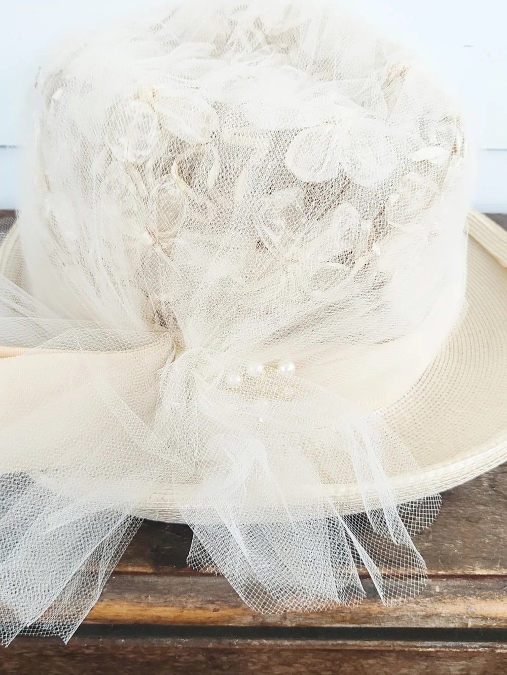 Vintage 60's Beige Floral Tulle Brim Cloche Hat ~Kentucky Derby~Garden Party - Picture 9 of 16